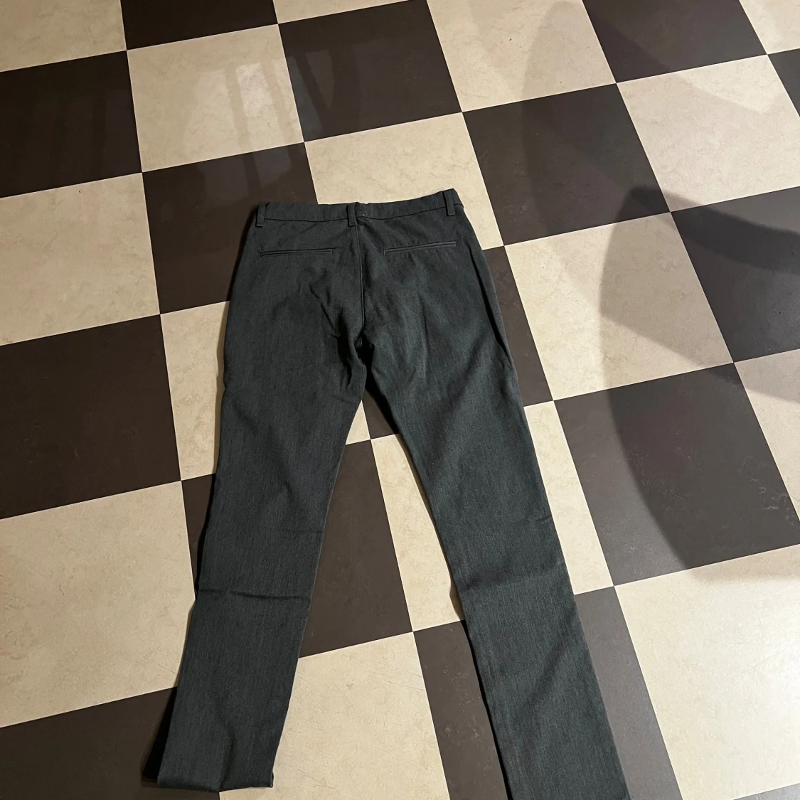 Grå kostymbyxor från Grunt, stl 27 - 1