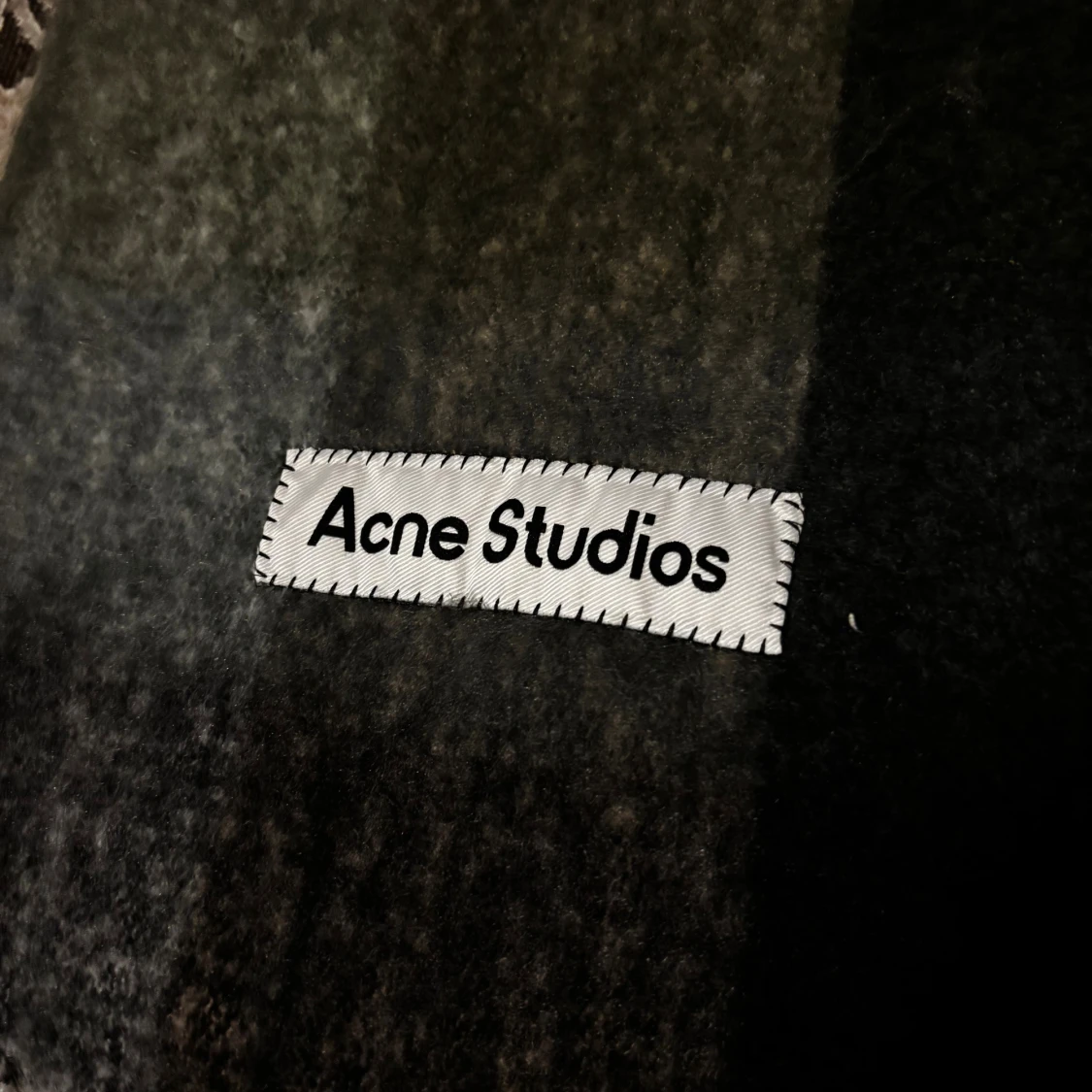 Rutig halsduk från Acne Studios - 3