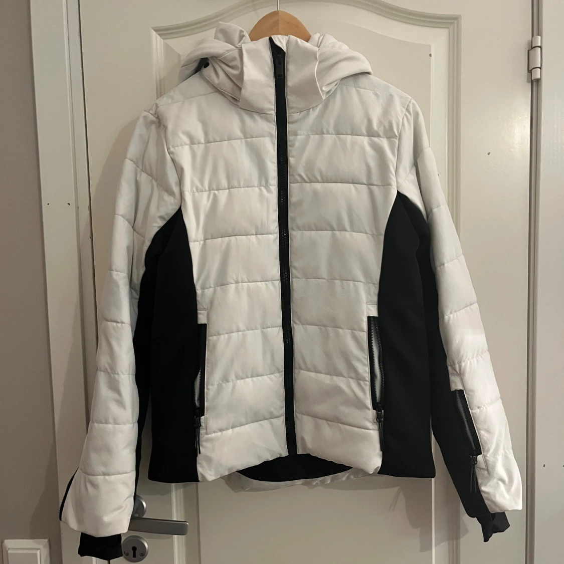 Vit skidjacka - 1