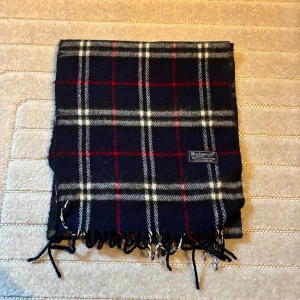 Burberry scarf - Halsduk från burberry. Helt ny