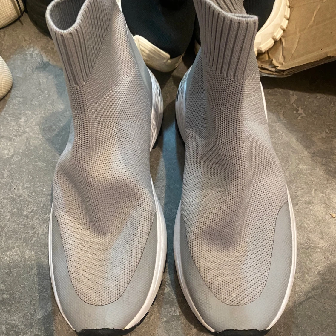 Grå stickade sock-sneakers - 1