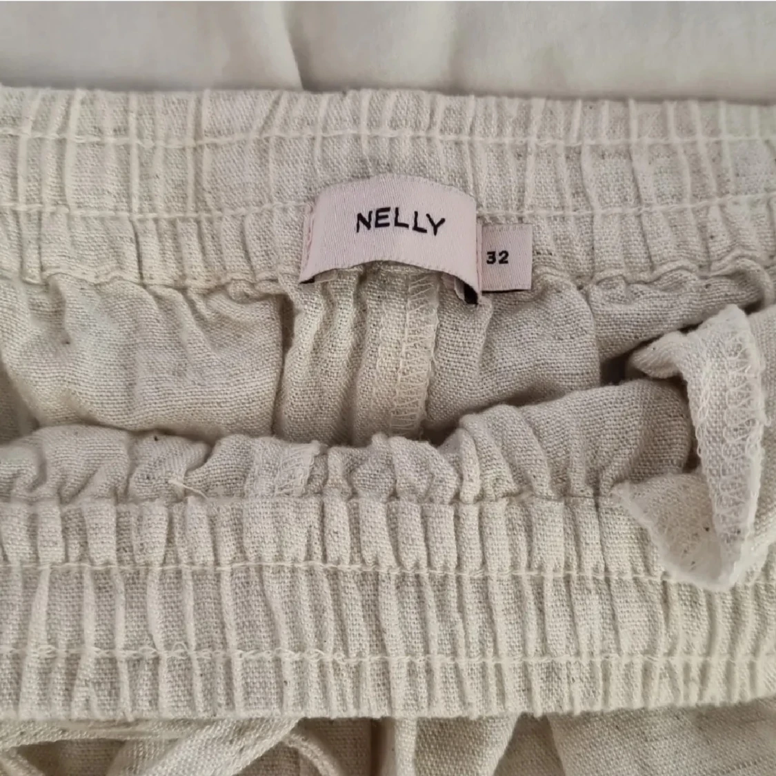 Beiga linnebyxor med snörning, Nelly - 5