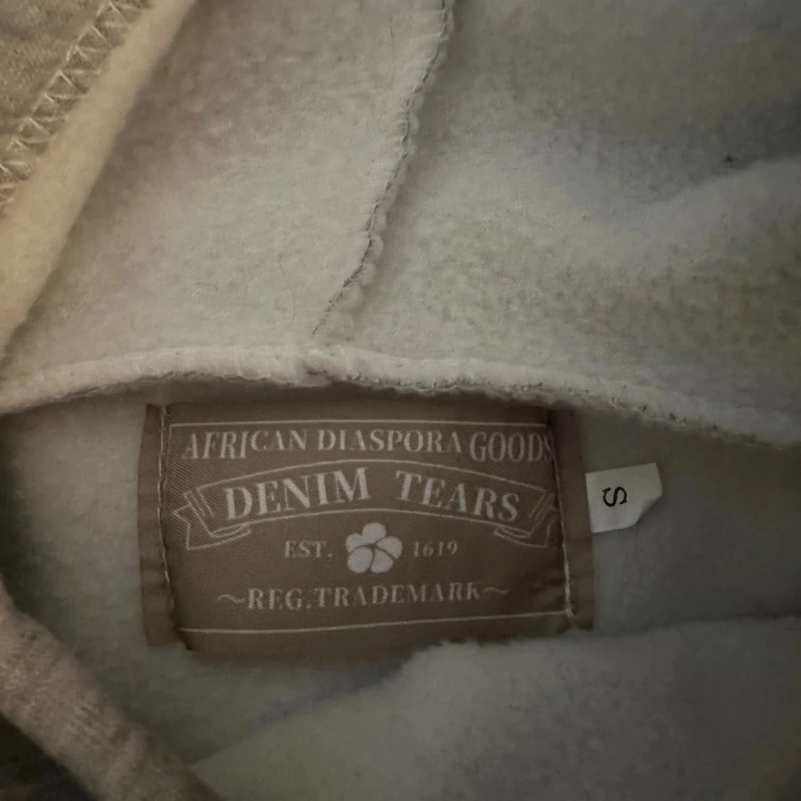 Grå hoodie || Denim Tears  - 2