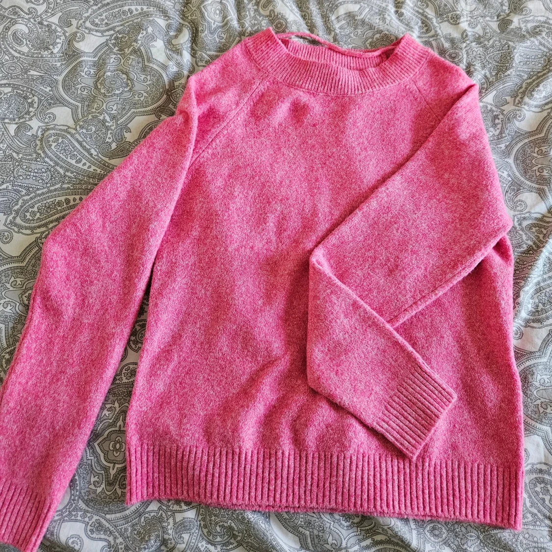 Rosa  tröja med rund hals