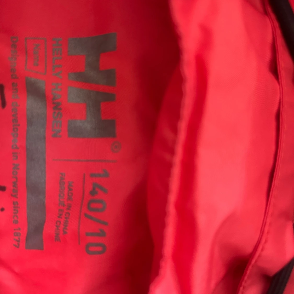 Röd vindjacka från Helly Hansen - 1