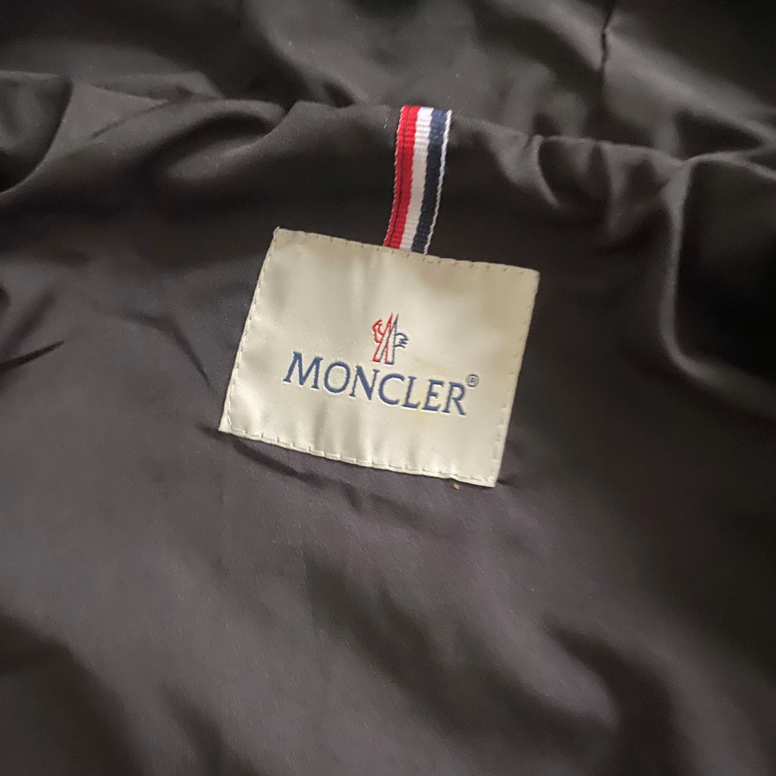 Svart vindjacka från Moncler med huva - 4