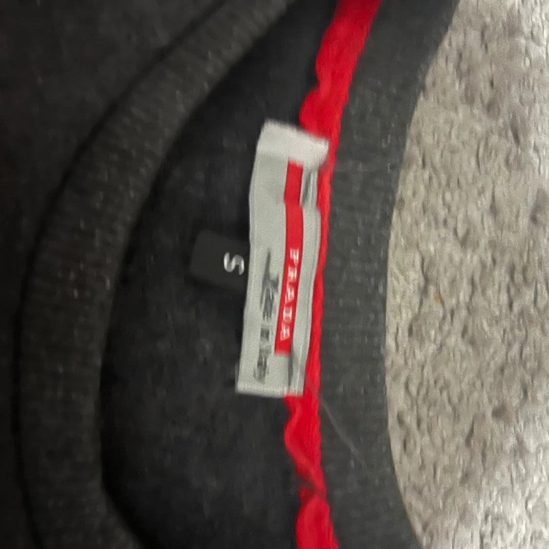 Mörkgrå sweatshirt från Prada - 4