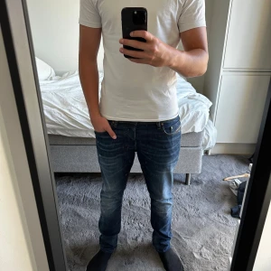 Diesel selvedge jeans  - Säljer nu dessa feta diesel selvedge jeans med galen tvätt. Storlek W32/L30 Skick 8/10 passar dig mellan 165-180 jag är 175. Hör av dig om du har några frågor 