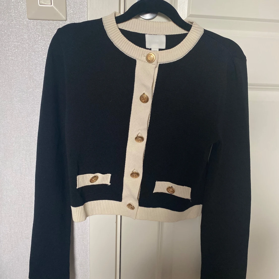 Svart och beige kofta - 1