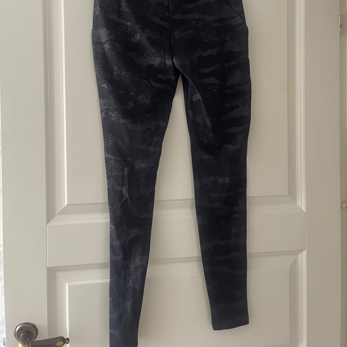 Svarta camo leggings  - 1