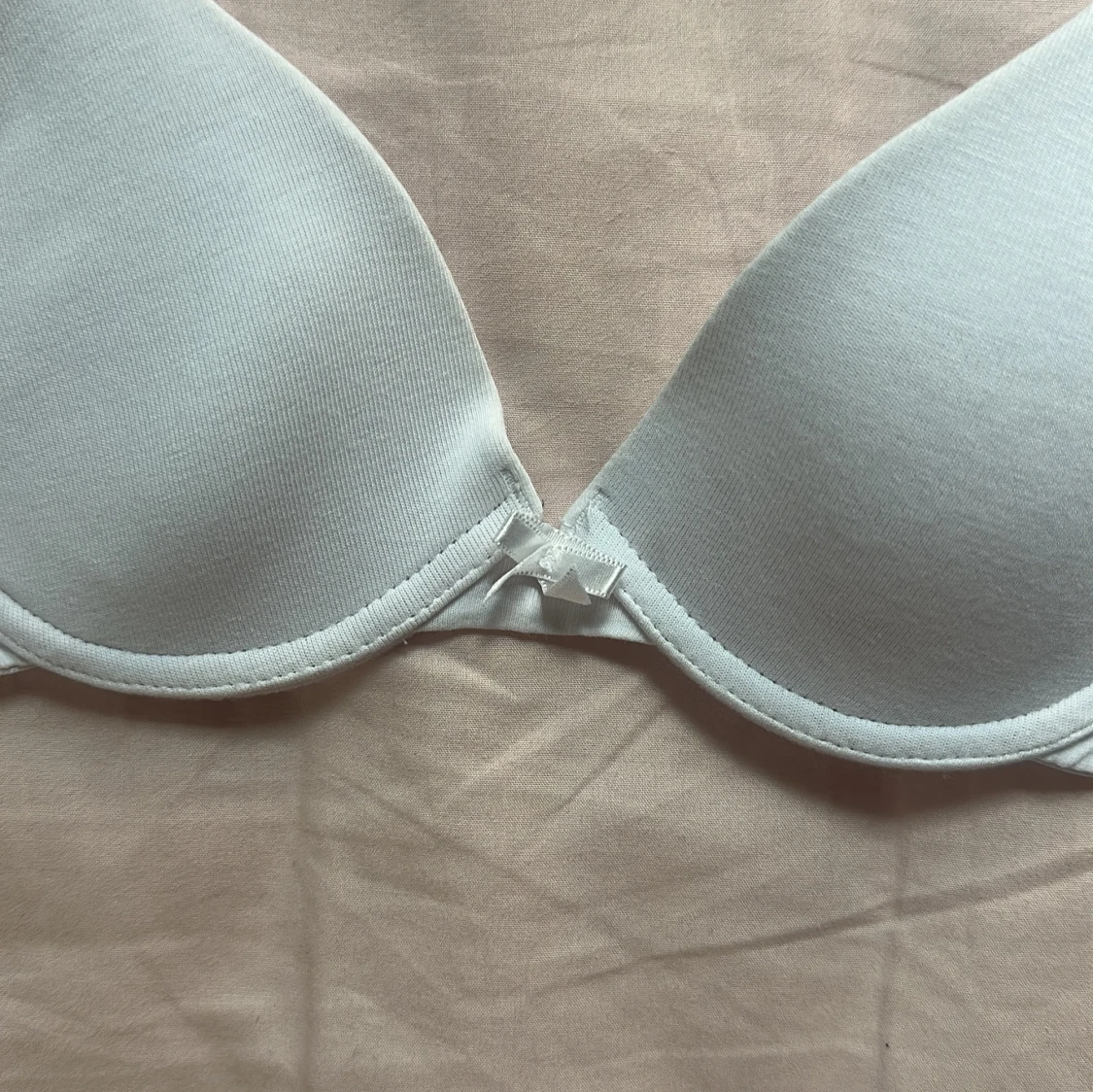 Vit vadderad bh med rosett - 3