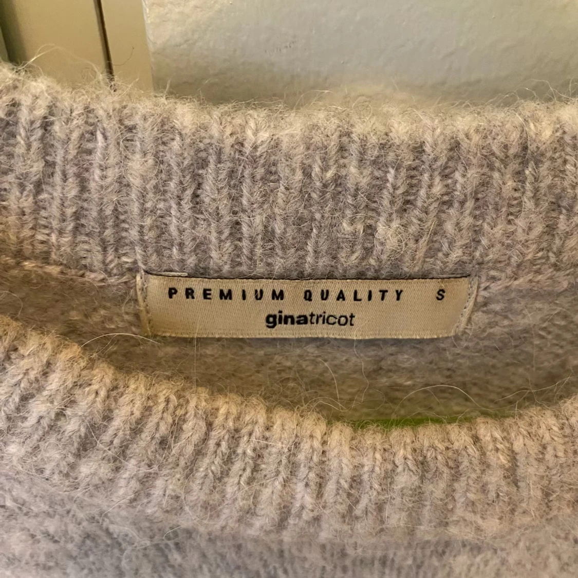 Beige stickad tröja/ t shirt från Gina Tricot - 1