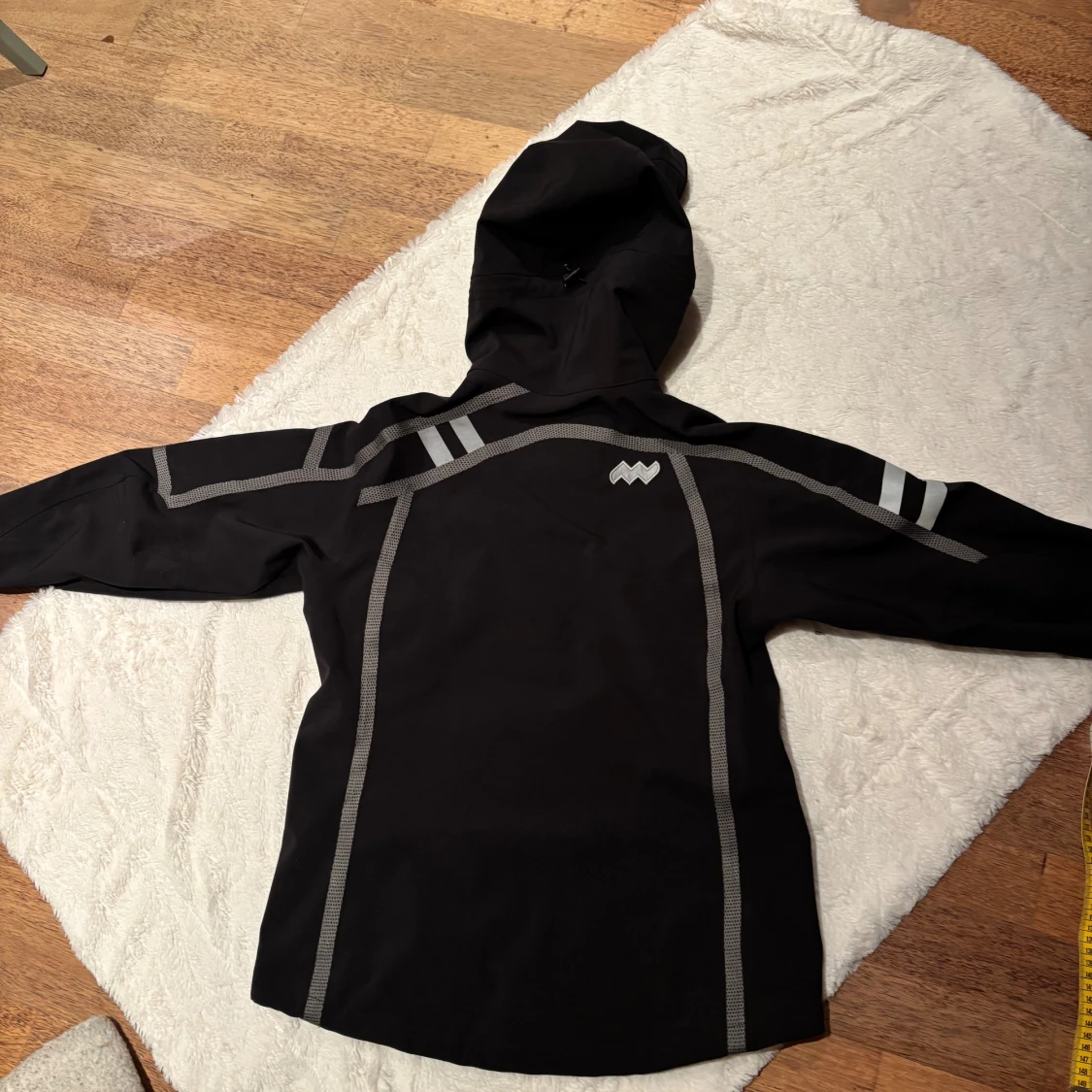 Svart vindjacka Rebel med huva M - 1