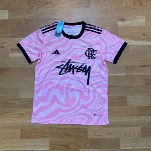 Rangers stussy shirt - ✅ Stussy Rangers football kit / jersey. (R€p)  📊 Colour: Pink and white  📏 Size: Small (S) (please seek measurements for reassurance)  📐 Measurements: Pit to pit – 50cm Collar to hem – 70cm  ♻️ New. Not worn.  🧵 Material: 100%polyester  💬 If you got any questions don’t hesitate to  ask!   I ship on the same day or the next day🤝  💰 Im also open for resonable offers - feel free to make one✌️