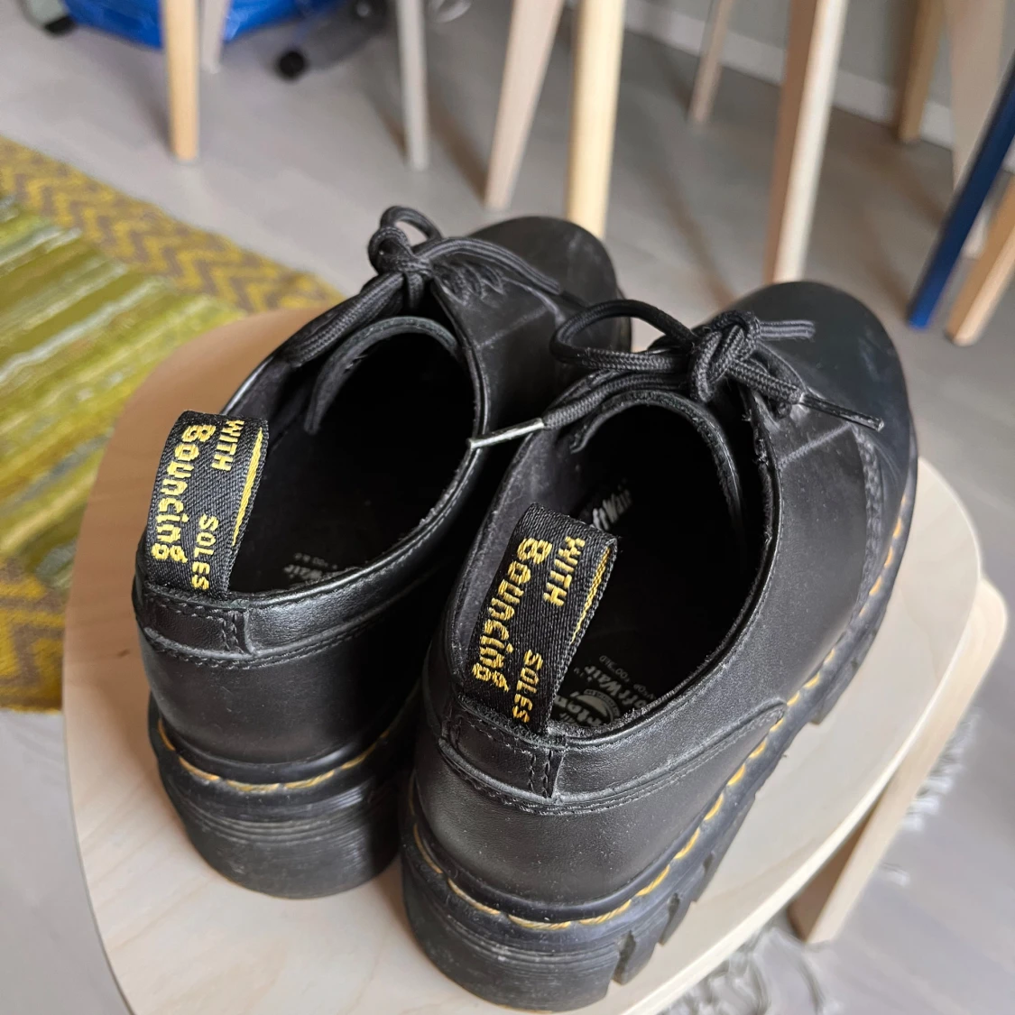 Svarta Dr. Martens skor i skinn strl 38 - 1
