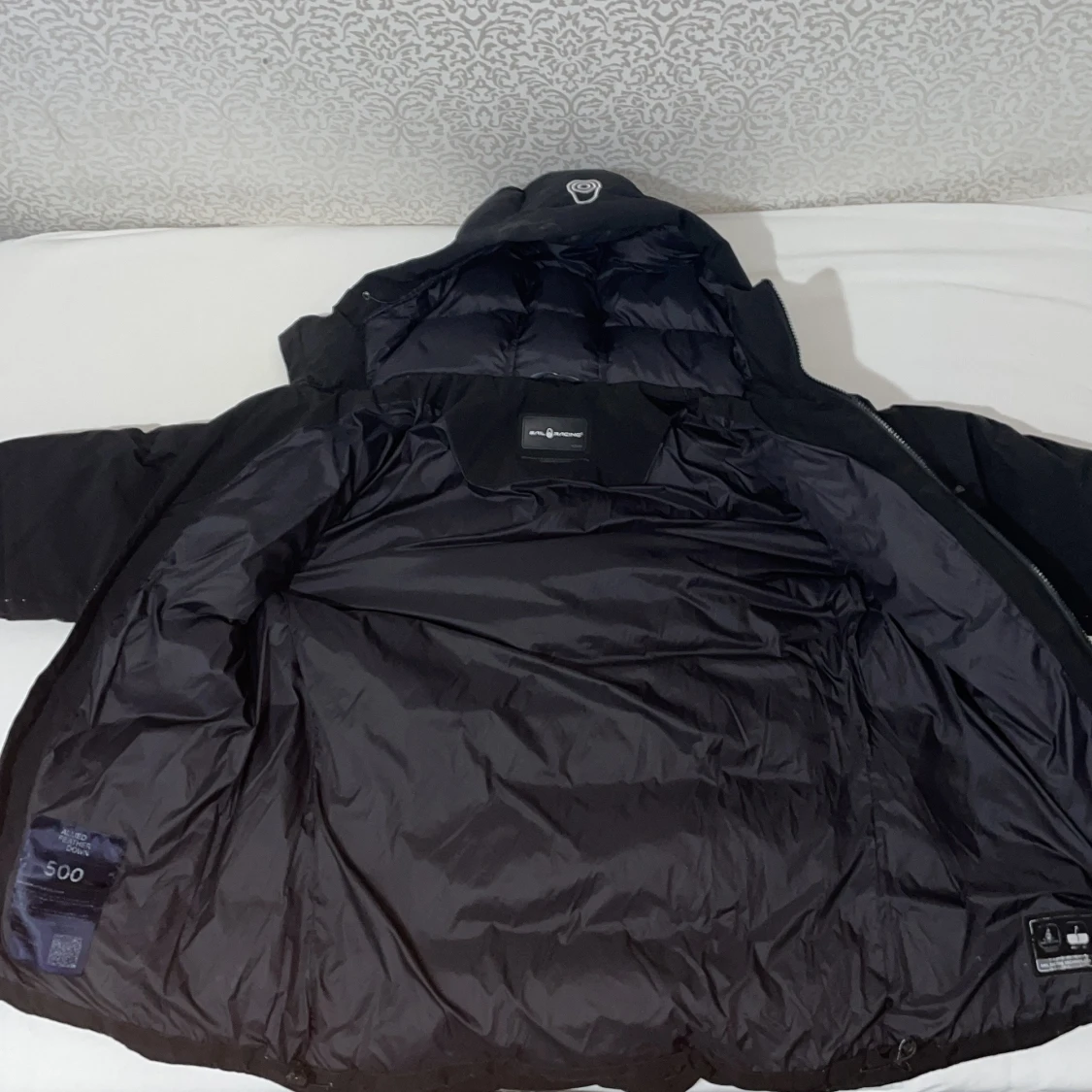 Svart dunjacka från Sail Racing - 2