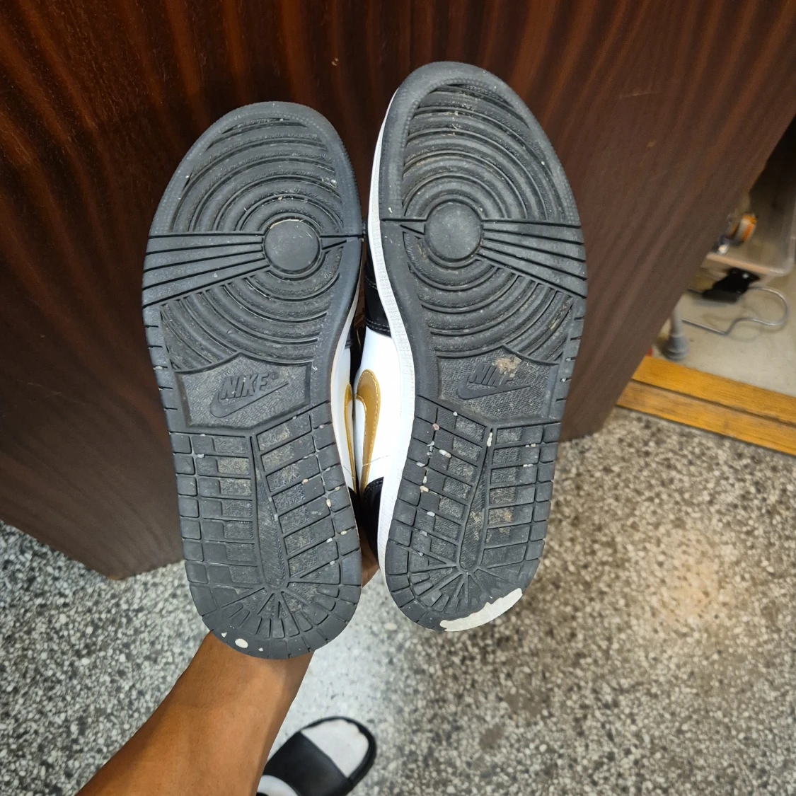 Nike Air Jordan 1 Gold/Black/White - 3