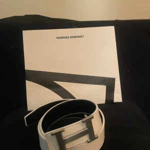 Vit H bälte - Pris kan diskuteras i dm