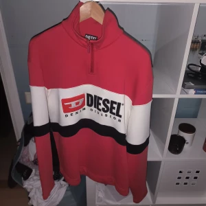 Diesel tröja  - S-saint division storlek small men passar mig som har L vanligtvis med autentiserings qr kod. 