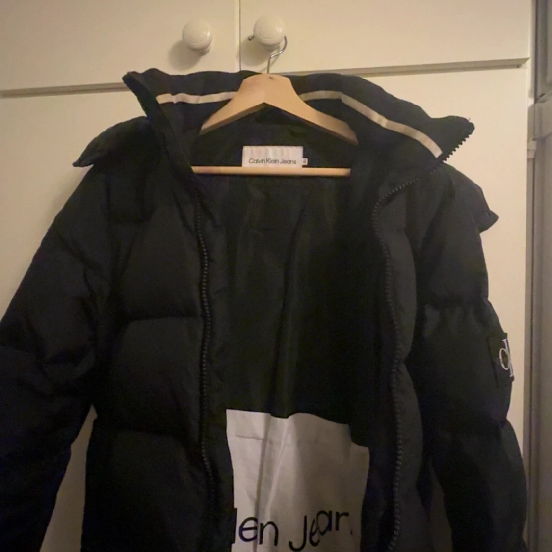 Svart pufferjacka från Calvin Klein Jeans