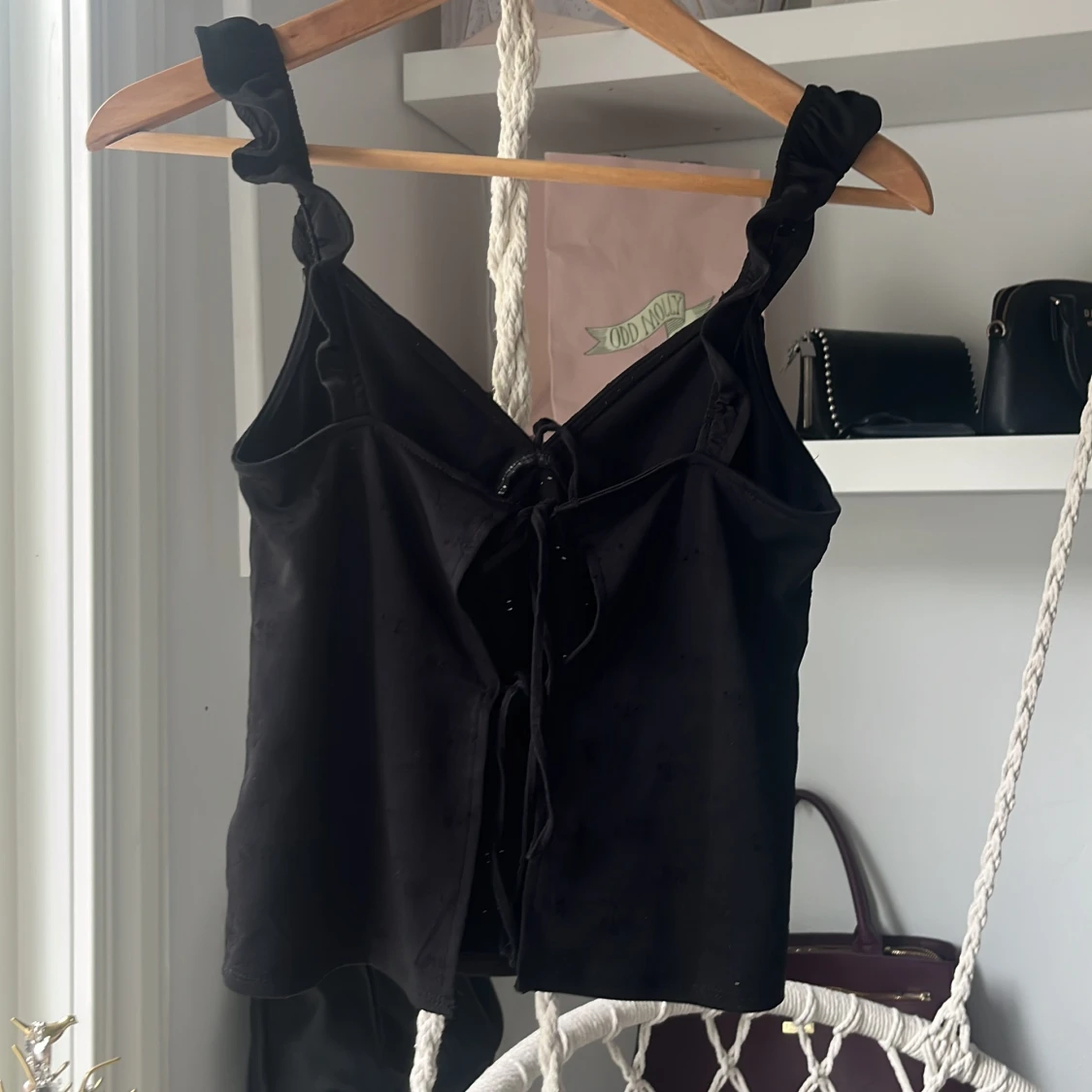 Svart linnetopp med snörning Divided - 1