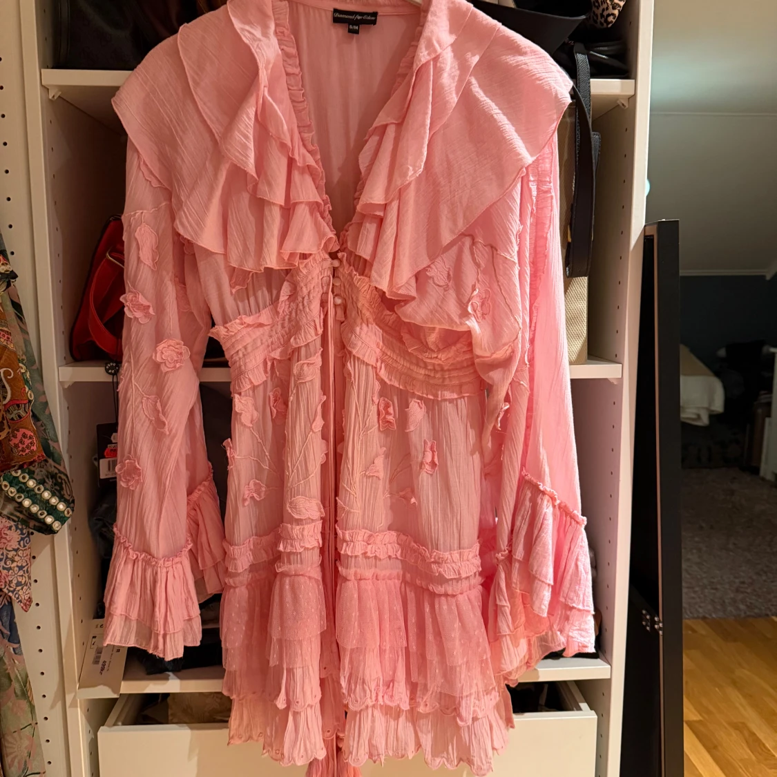 Rosa volangkofta från Romance Was Born - 2