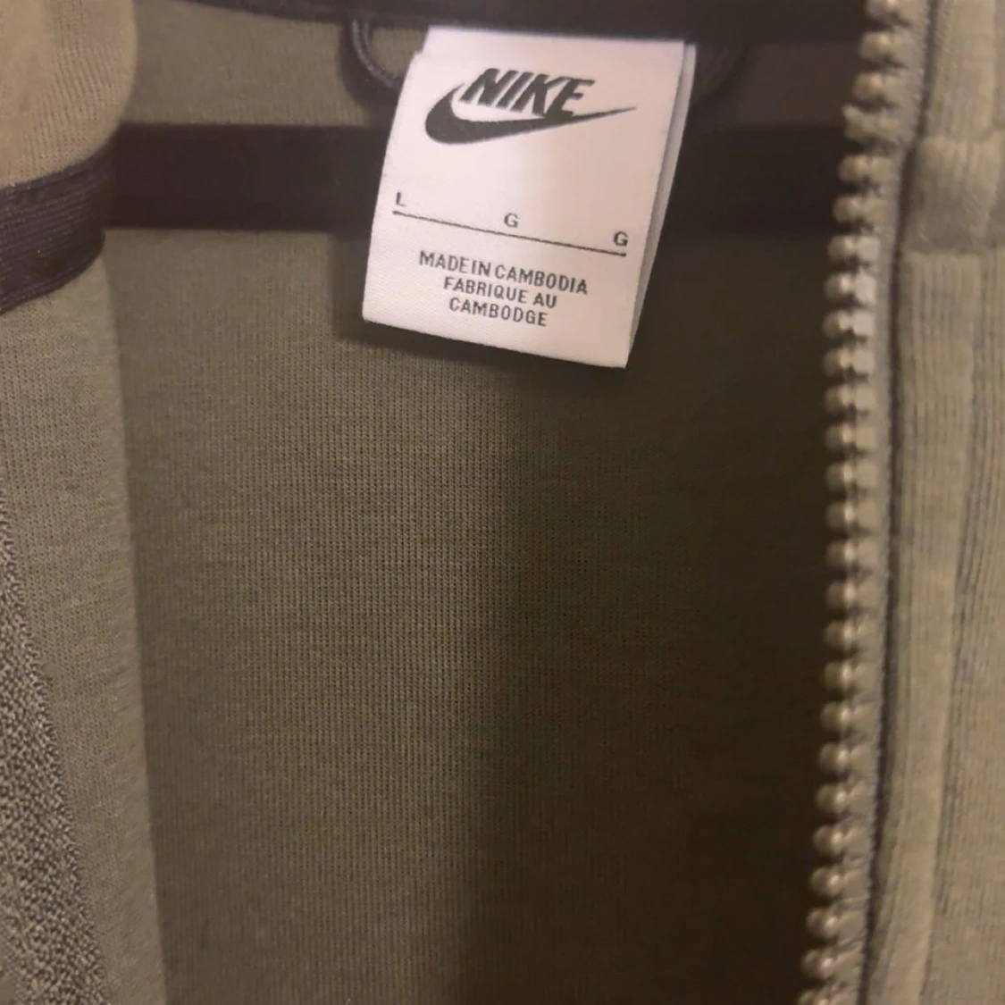 Olivgrön PSG hoodie från Nike - 2