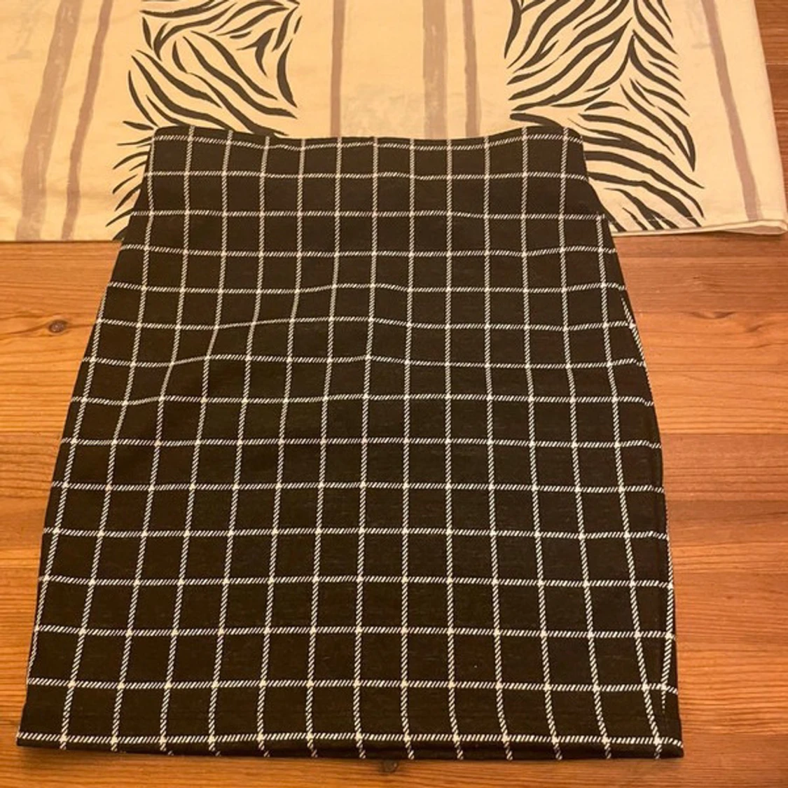 Svartvit rutig minikjol XS - 1