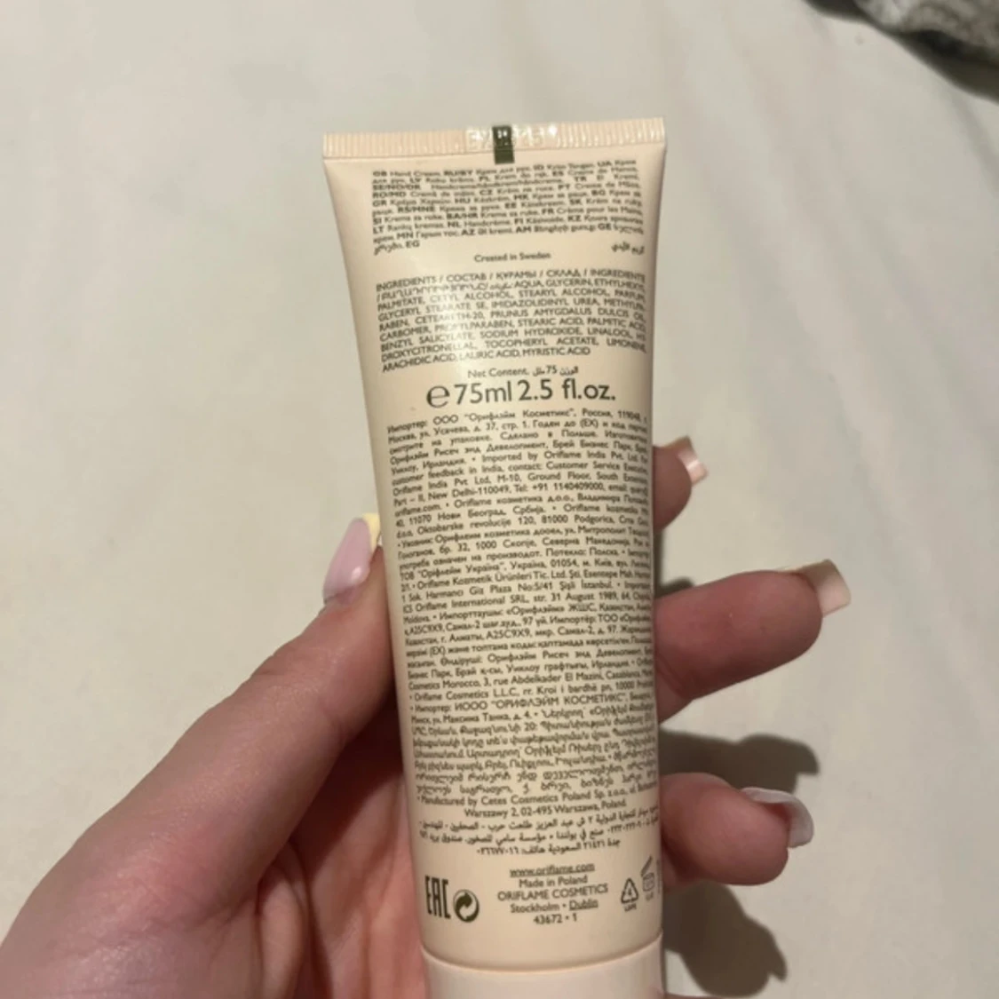 Oriflame Innocent White Lilac handkräm - 1