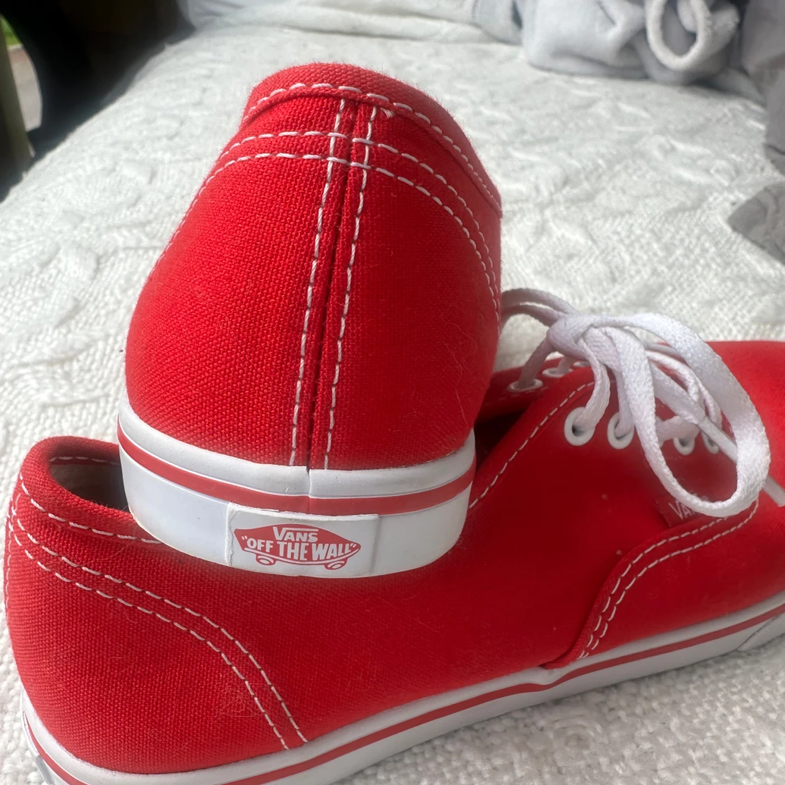 Röda Vans sneakers  - 1