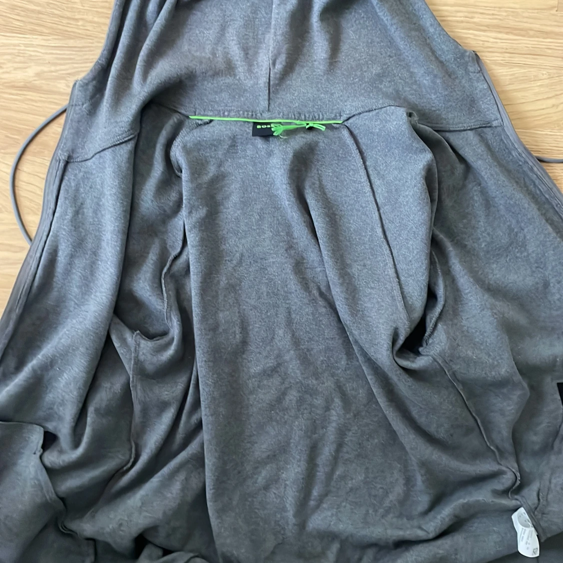 Grå hoodieklänning från BOSS