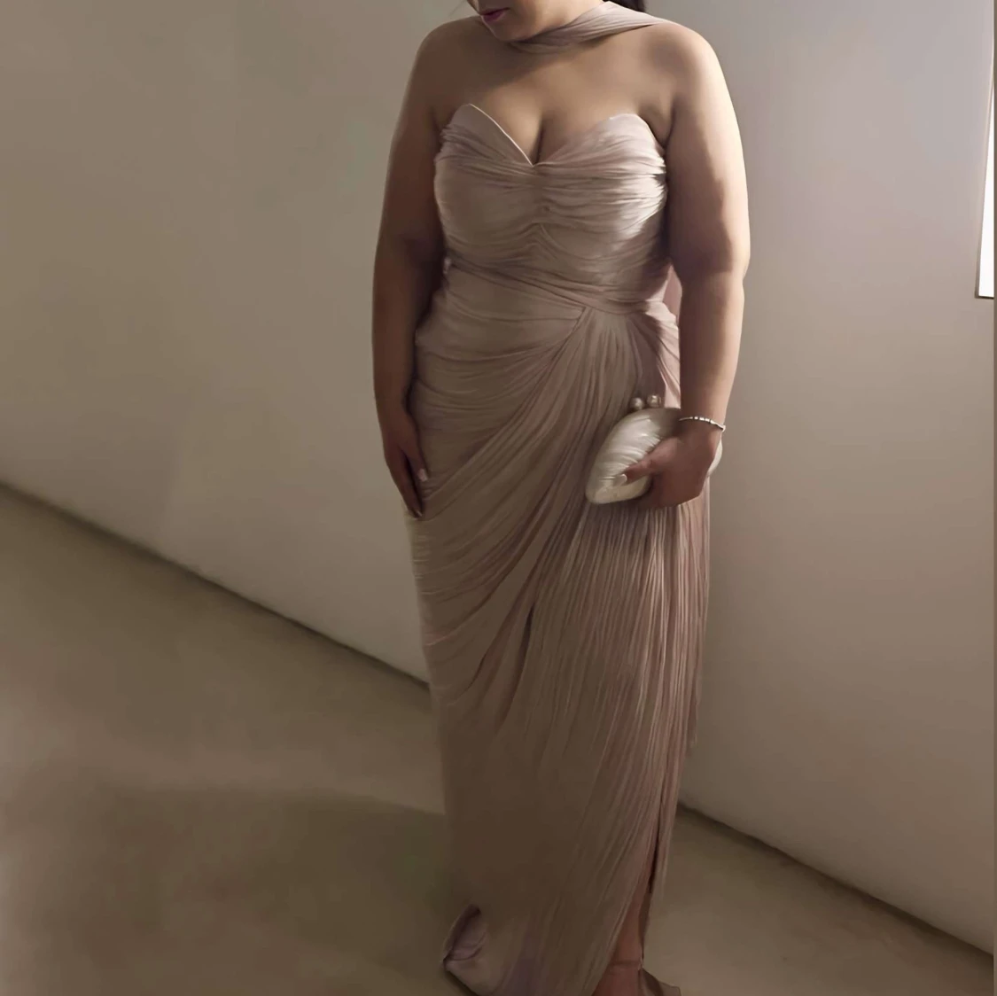 Champagnefärgad långklänning omlott