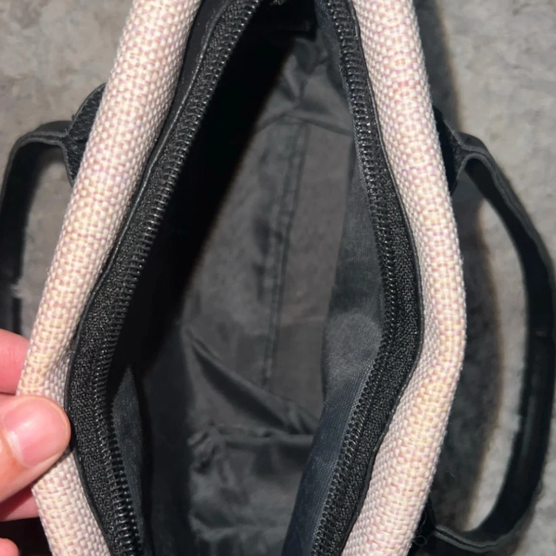 Beige och svart handväska i canvas - 3