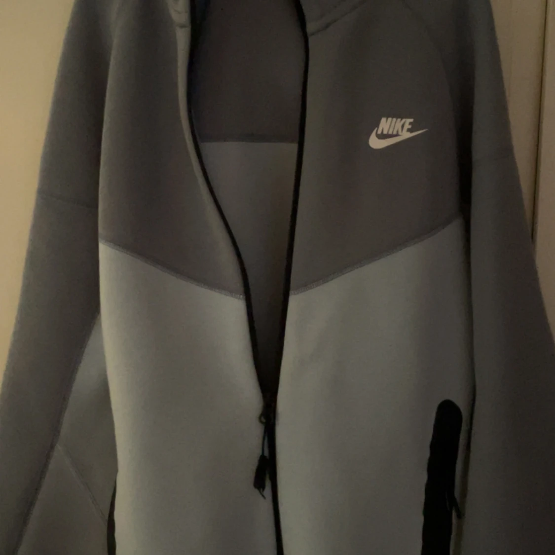 Nike hoodie i ljusblått och grått - 2
