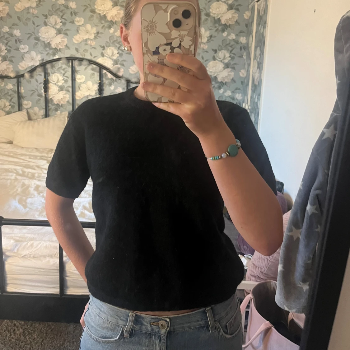 Svart stickad tröja med kort ärm