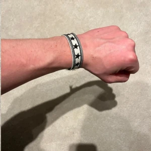 Flätat armband  - Helt nytt! Liknar det omtalande dior armbandet