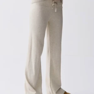 Supersköna mjukisbyxor gina  - Mjukisbyxor från gina, slutsålda. Jättesköna och bekväma, knappt använda då dom va lite för korta för mig, nästan som nya! Skriv för fler frågor eller bilder annars är det bara att klicka på ”köp nu”!