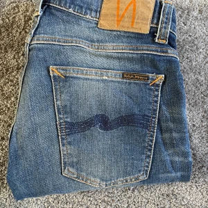 Blåa Nudie Jeans - Blåa Nudie Jeans||Skick 9/10||Storlek 31/34||Modell Tight Terry||Skriv vid minsta intresse||