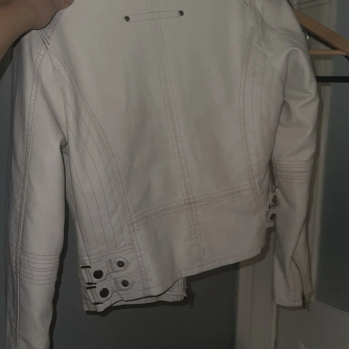 Vit skinnjacka från Livelo, stl 38 - 3