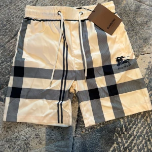 Burberry shorts  - Shorts från Burberry, passar S och M