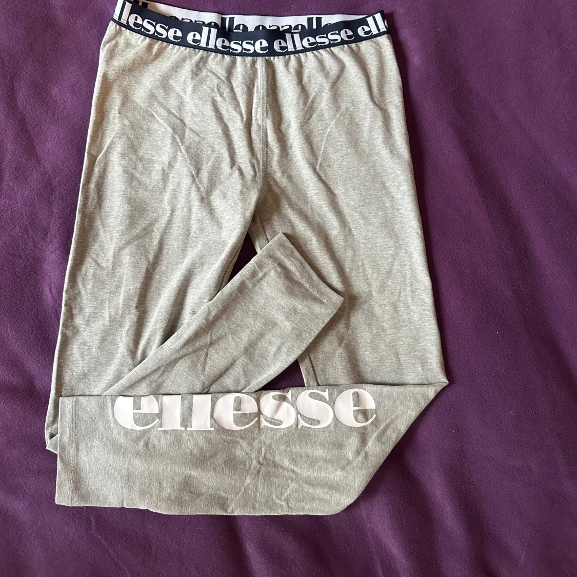 Grå leggings från Ellesse - 1