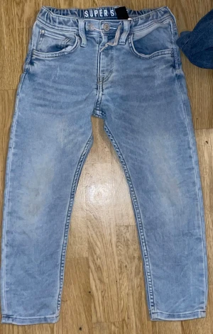 Jeans  - Söta jeans i fint skick. Stl 116