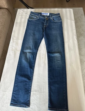 Jacob Cohen Jeans Nyskick!! - Säljer mina Jacob Cohen Jeans i nyskick, nypris ca 5400, otroligt fint skick. Storlek 30. Pris går att diskutera 