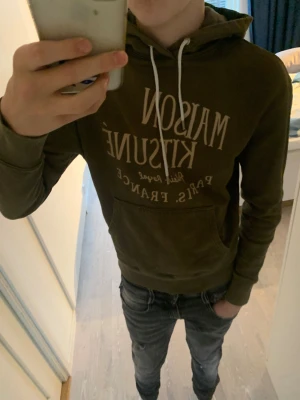 Maison kitsune hoodie  - Snygg Maison kitsune hoodie i strl s, ricktigt bra skick, skriv om ni har någon fundering?