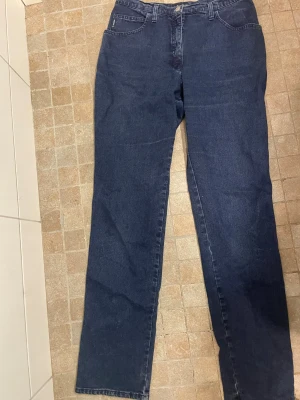 Amir -  Mörkblå Amir jeans 