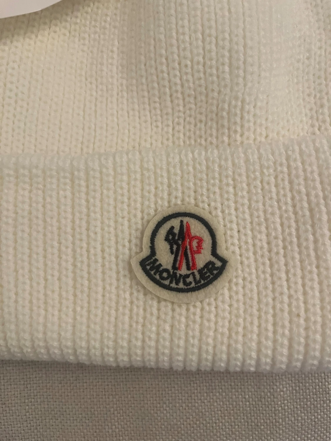 Vit Moncler mössa med logga - 3