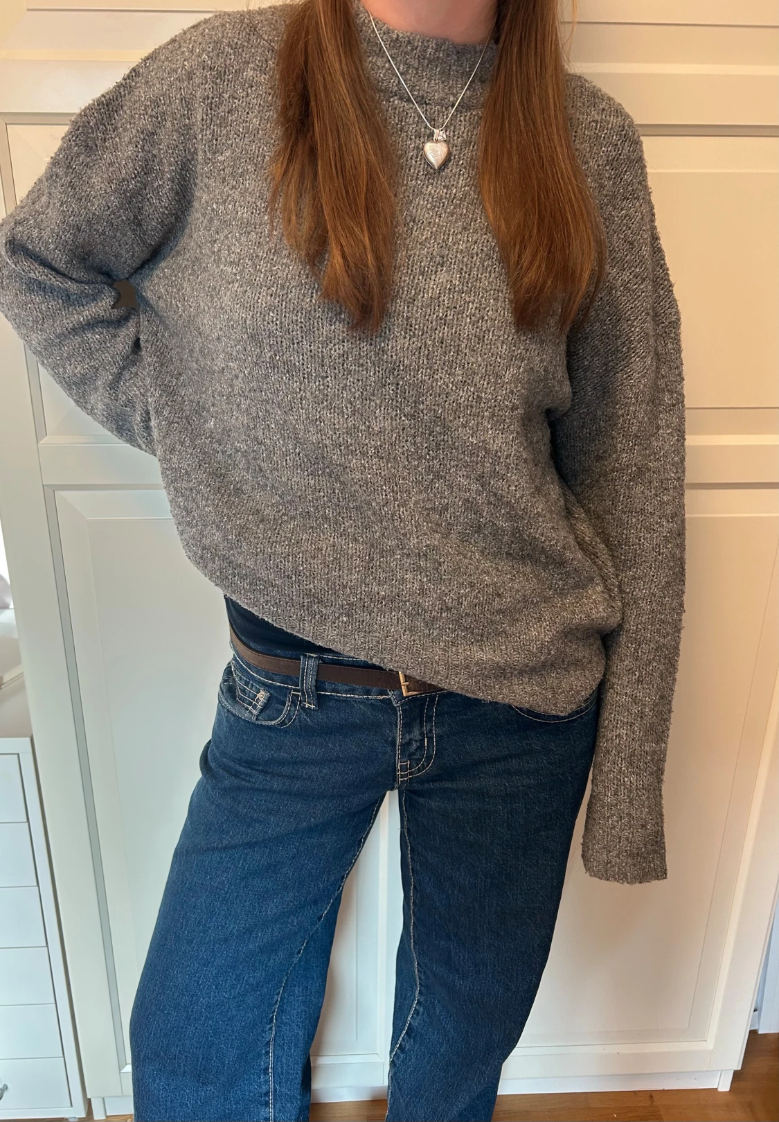 Grå stickad tröja 