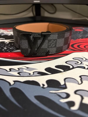 Svart bälte - Svart bälte som är oanvänd. Storleken är  105cm