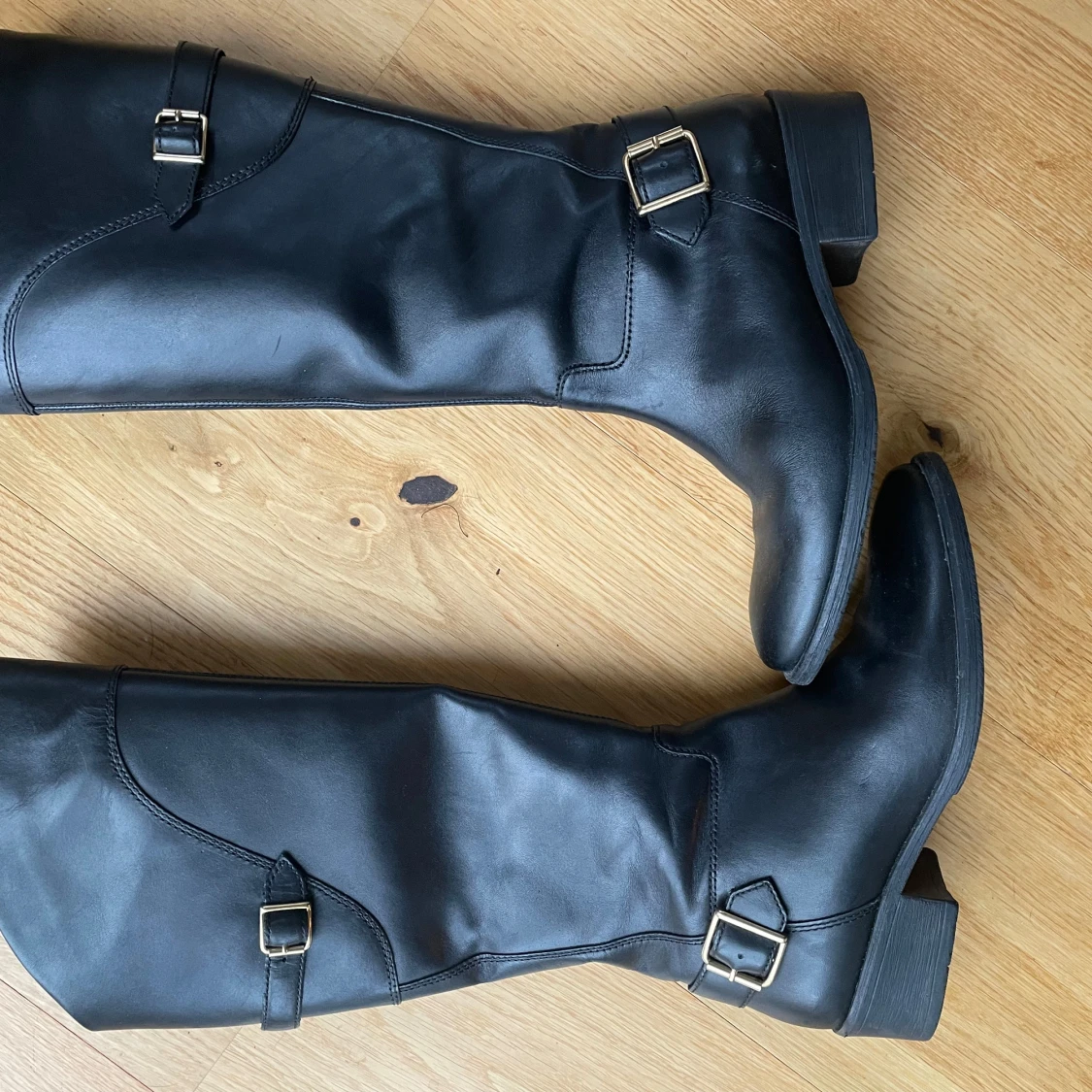 Svarta stövlar i skinn från Esprit - 1