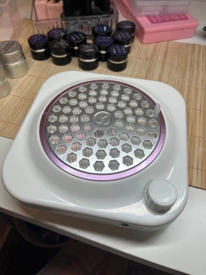 Miss Fancy Utsug - Fick denna utsugen i förra årets julkalender från Miss Fancy, men då jag redan har en utsug så användes denna aldrig. Nypriset för den då va 1200 kr.